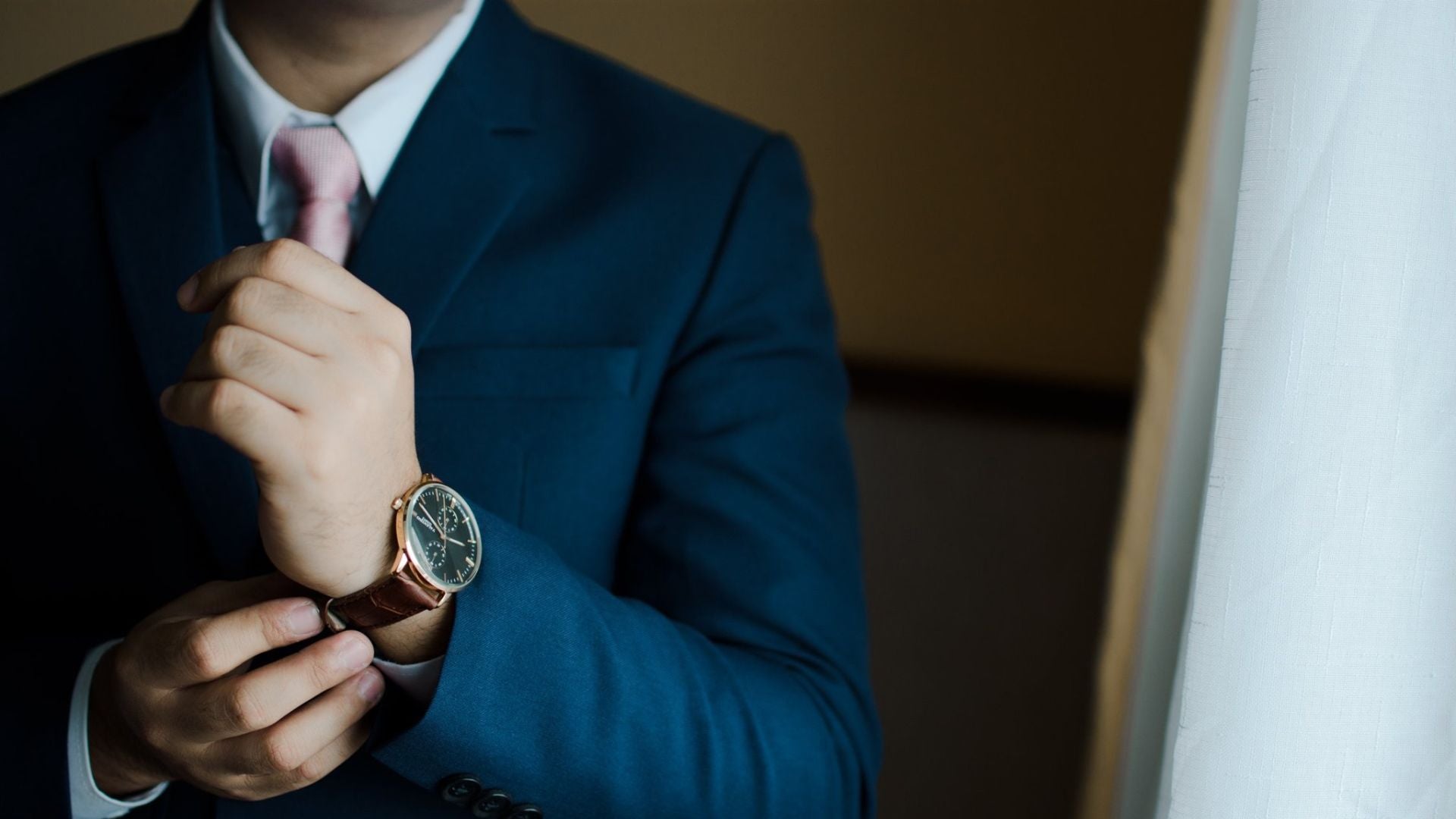 How to Safely Pack Watches in Checked Luggage – Lux Watch Care